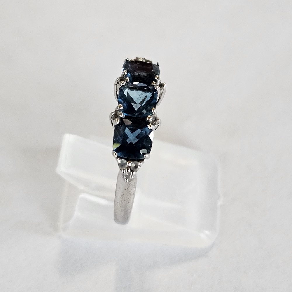 Genuine London Blue Topaz Ring 💍 in Sterling Silver Size 7! 💙 - Picture 6 of 10